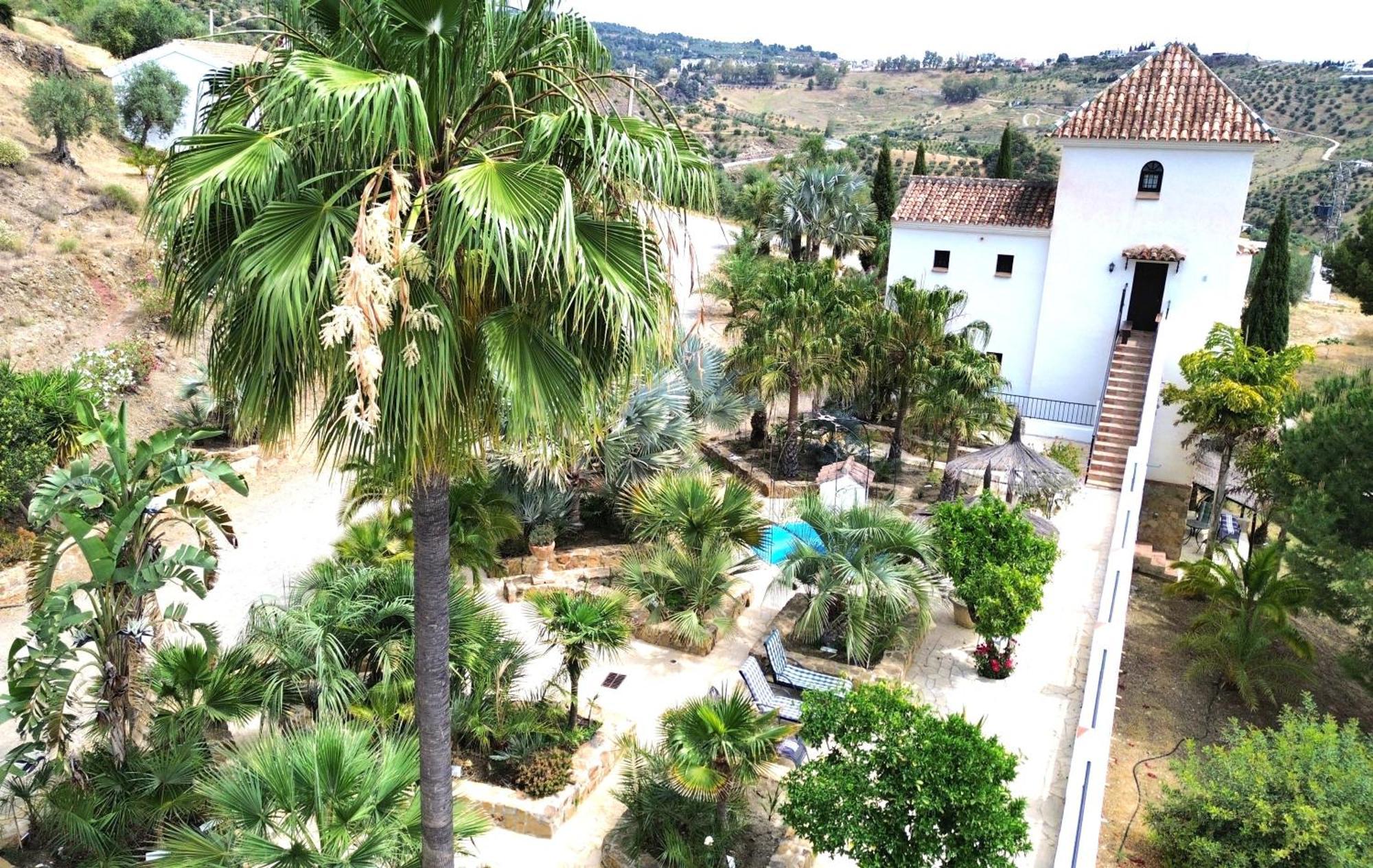 Castle Tower Ground Floor Apartment In Rural Holiday Park 'Cezanne' Tolox Exterior photo
