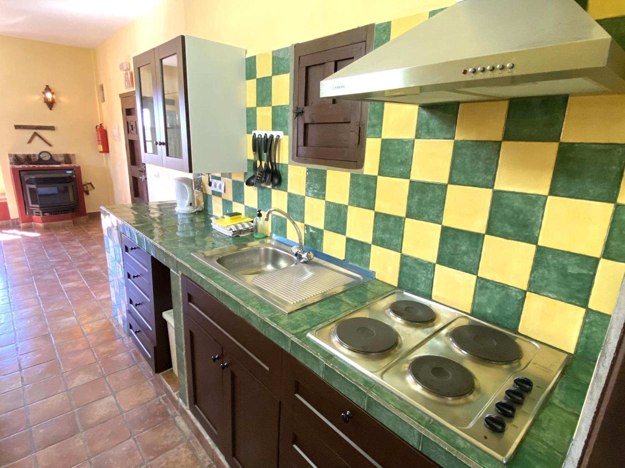 Castle Tower Ground Floor Apartment In Rural Holiday Park 'Cezanne' Tolox Exterior photo