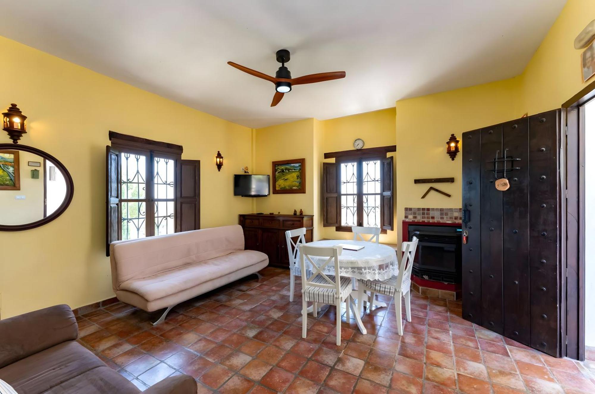 Castle Tower Ground Floor Apartment In Rural Holiday Park 'Cezanne' Tolox Exterior photo